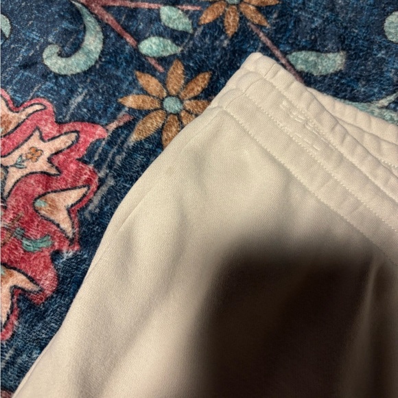VUORI Cream Flared Leg sweatpants - Picture 6 of 9